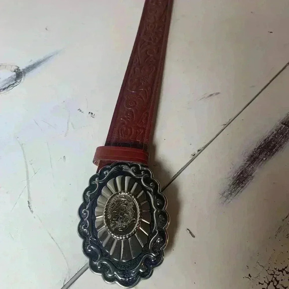 Vintage Western Style Tooled Leather Belt With Ornate Metal Buckle Kids Small - Picture 2 of 6